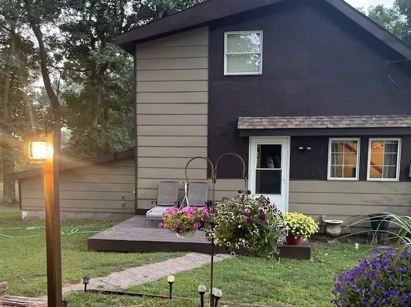 9053 Boelter Lake Dr, Almond, WI 54909