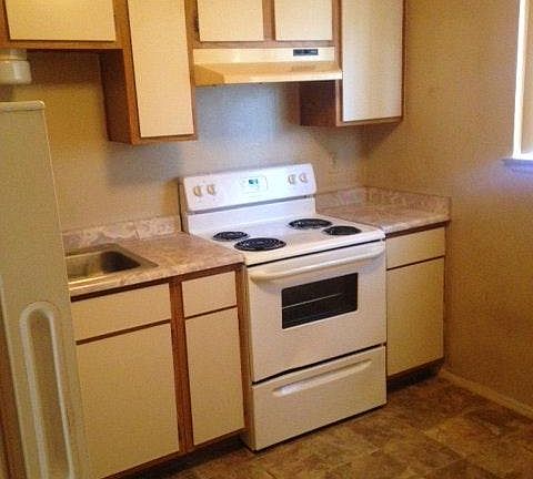 4th image of 524 Gerald Chavez Ln NE