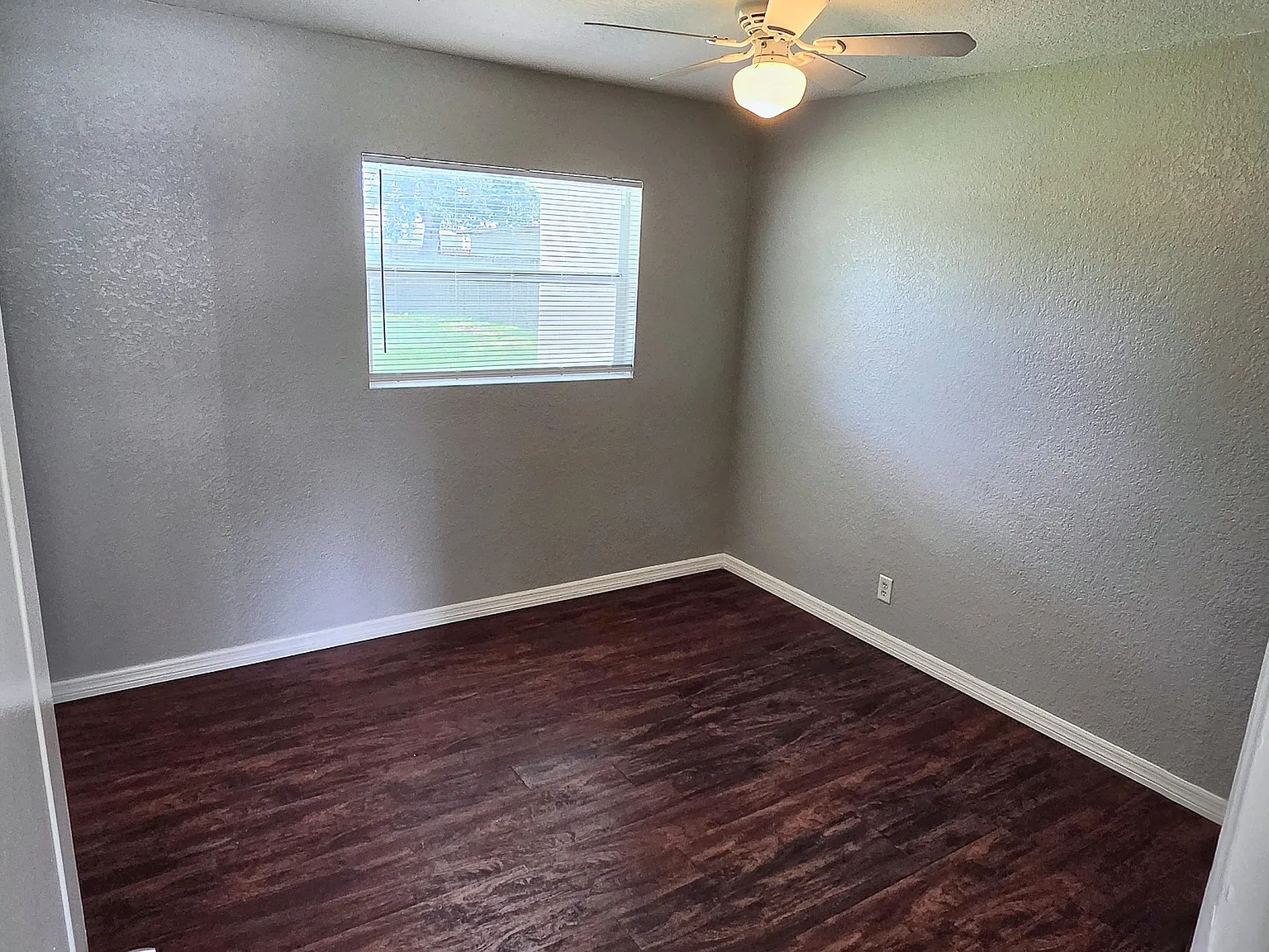 3 bed, 1250 sqft, $2,600 — Photo 2