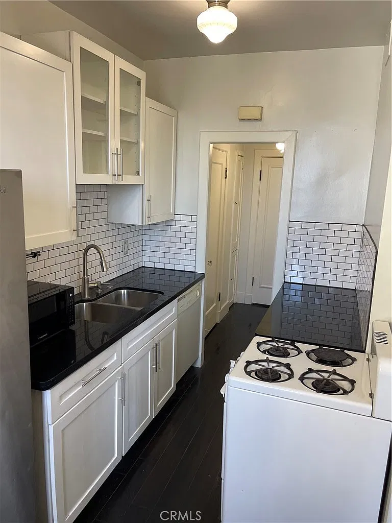 Studio, 475 sqft, $2,000 — Photo 3