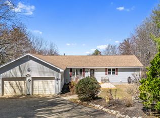 28 Tarkiln Hill Rd, Raymond, ME 04071