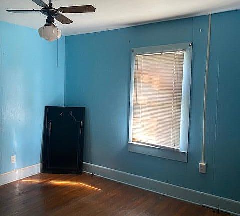 5th image of 930 W Ash Ave
