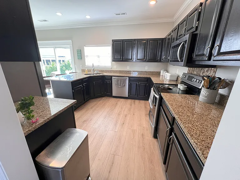 109 Barrie Ct — Photo 8