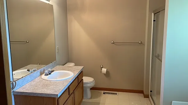 Master Bathroom (Full Bath - Tub & Shower)