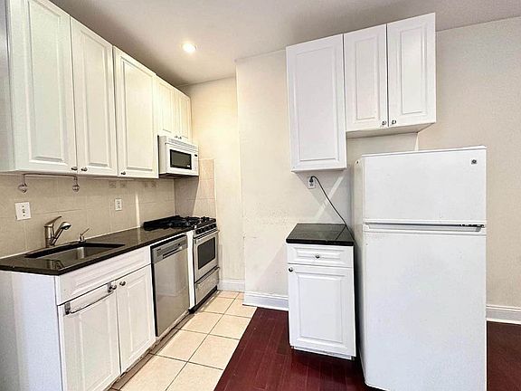 3rd image of 251 W 81st St #3R