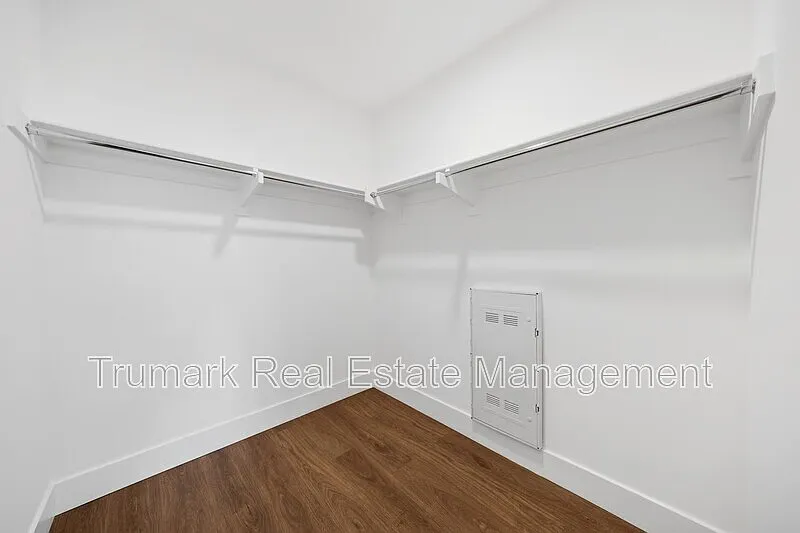 2 bed, 2.0 bath, 1100 sqft, $4,050 — Photo 3