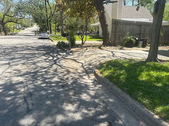 Exterior Neighborhood (street photo)