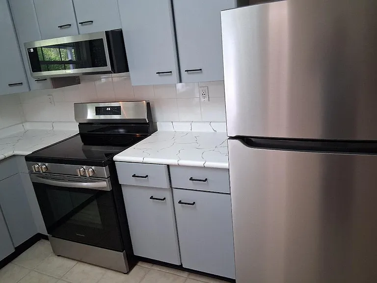 718 Forest Rd — Photo 2