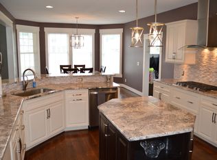 1593 Saint George Cir, Bowling Green, OH 43402