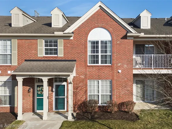 29639 Nottingham Cir, Livonia, MI 48152