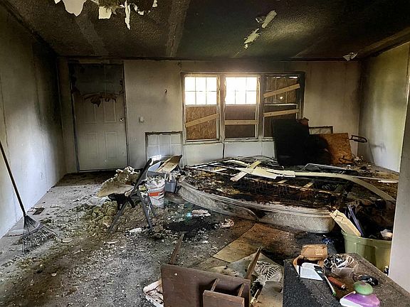 5th image of 60040 S Scott St