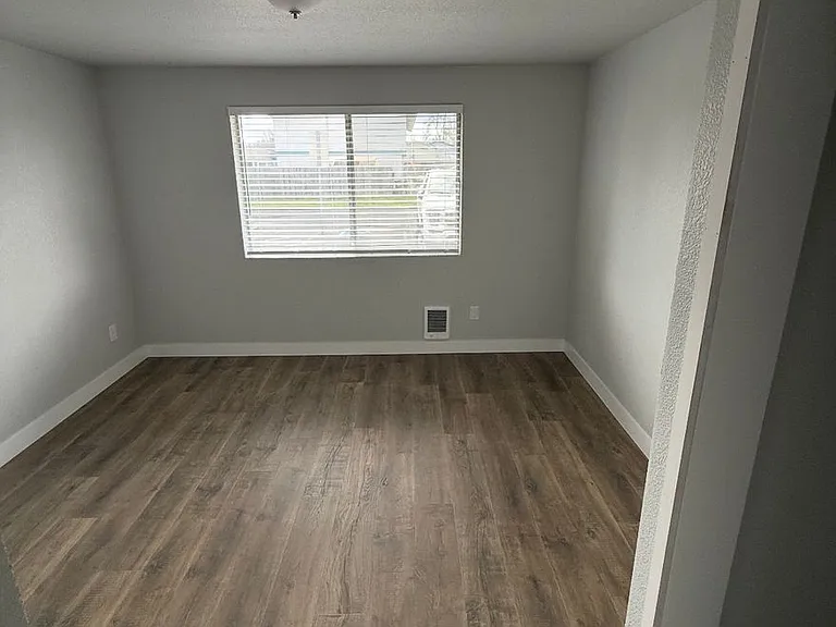 247 Lorraine Ave — Photo 10