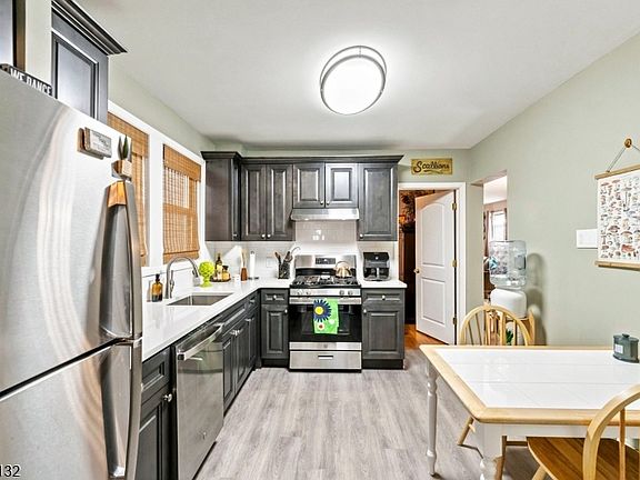 4th image of 26 Pulaski St