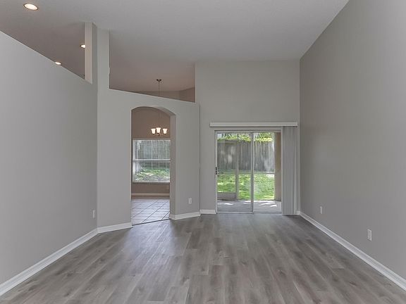 5th image of 1004 English Bluffs Ct