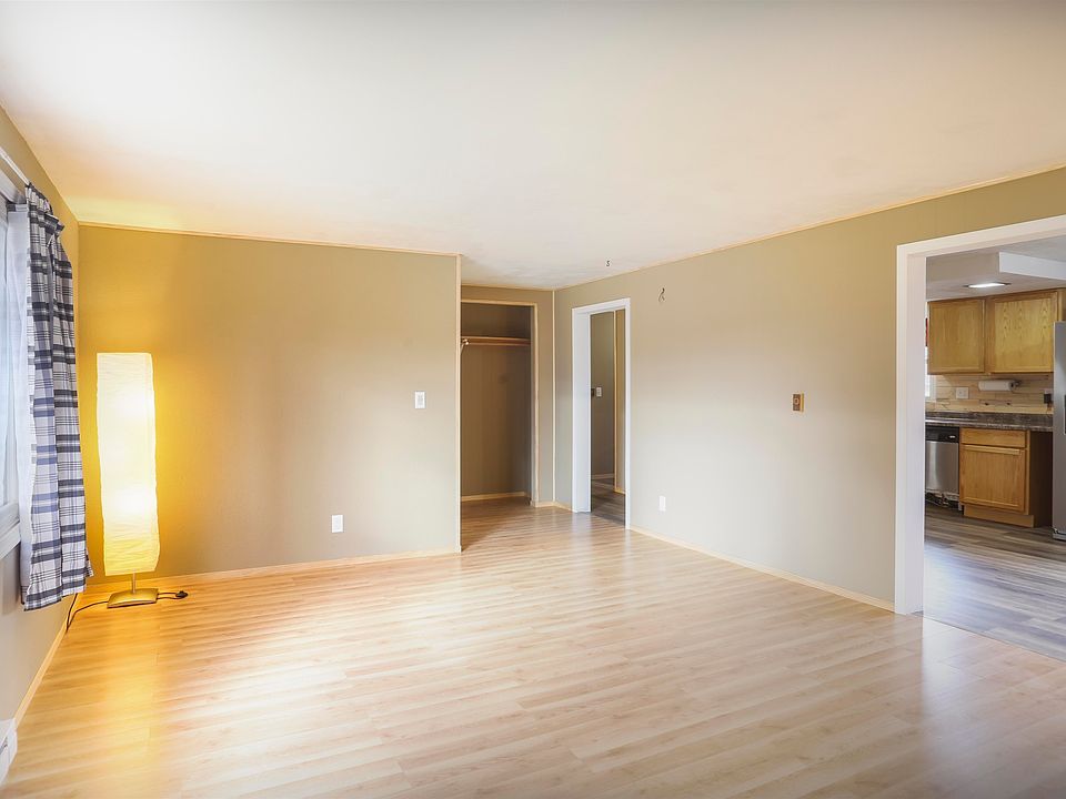 111 Elm St, Lena, IL 61048 Zillow