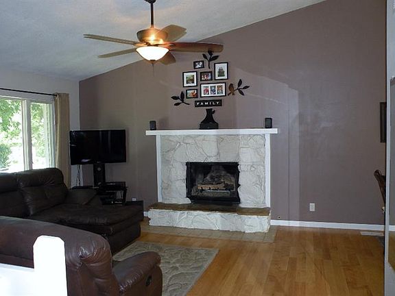 3rd image of 430 W Beal St