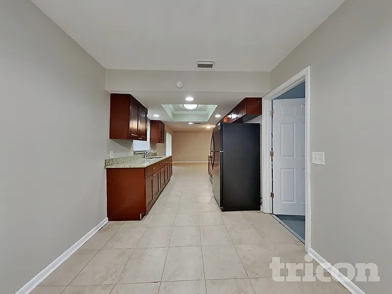 311 E Windhorst Rd — Photo 6