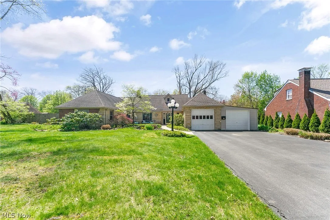 3648 Glenmere Dr photo 1
