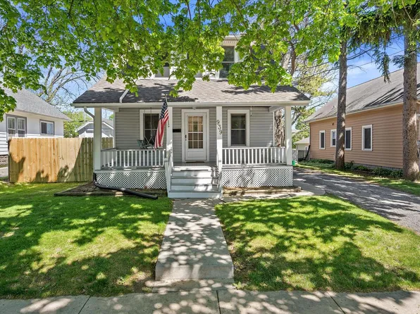 939 N Greenfield AVENUE, Waukesha, WI 53186