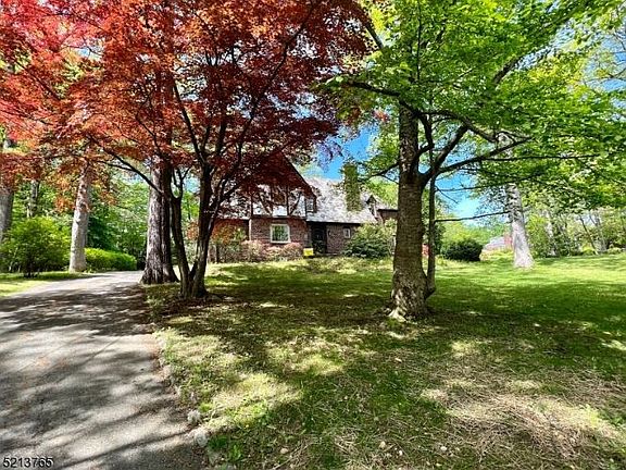 5th image of 305 Reserve St
