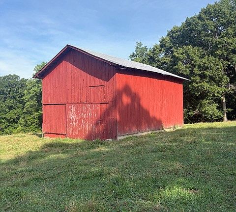 3rd image of 815 Gamaliel Rd
