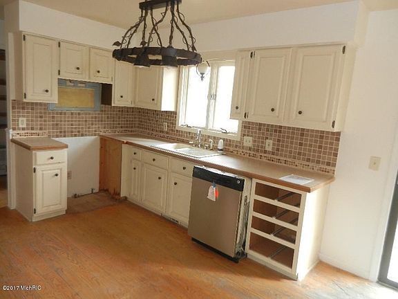 5th image of 4712 Larkwood Dr SE