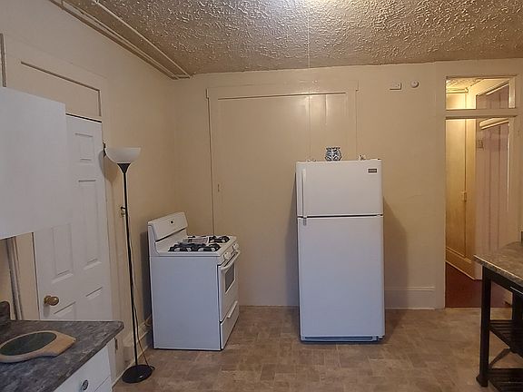 3rd image of 215 N Franklin St #2