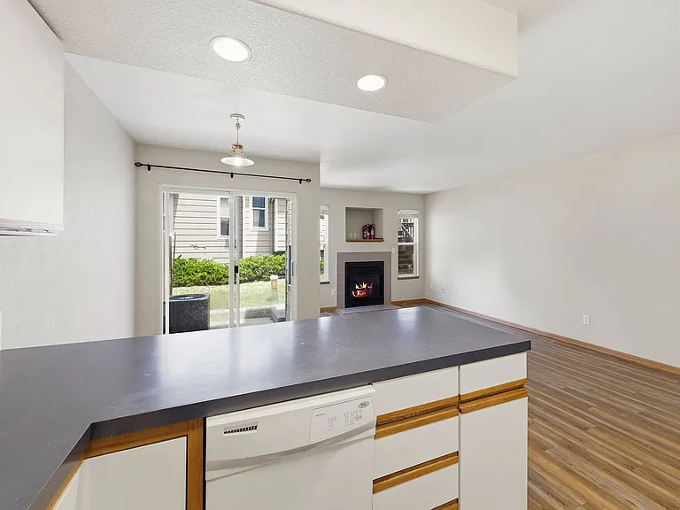 1637 Westbridge Dr #J2 — Photo 11
