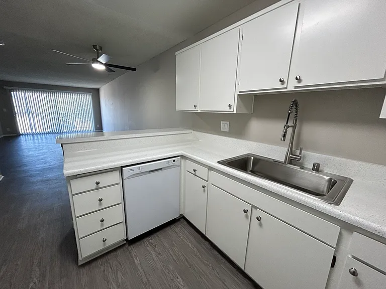 Taylor Garden Apartments — Photo 48