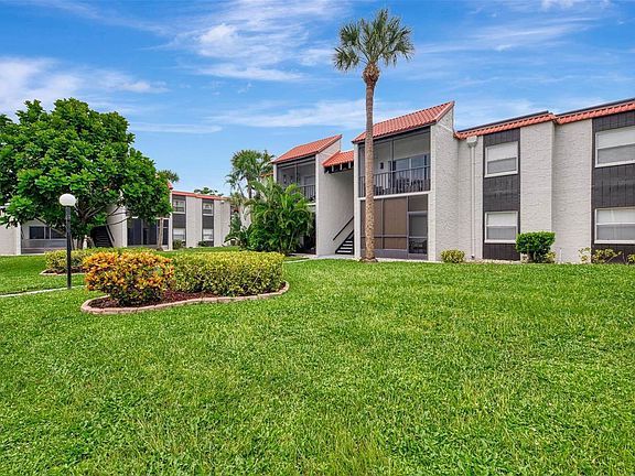 2nd image of 3239 Beneva Rd Unit 201