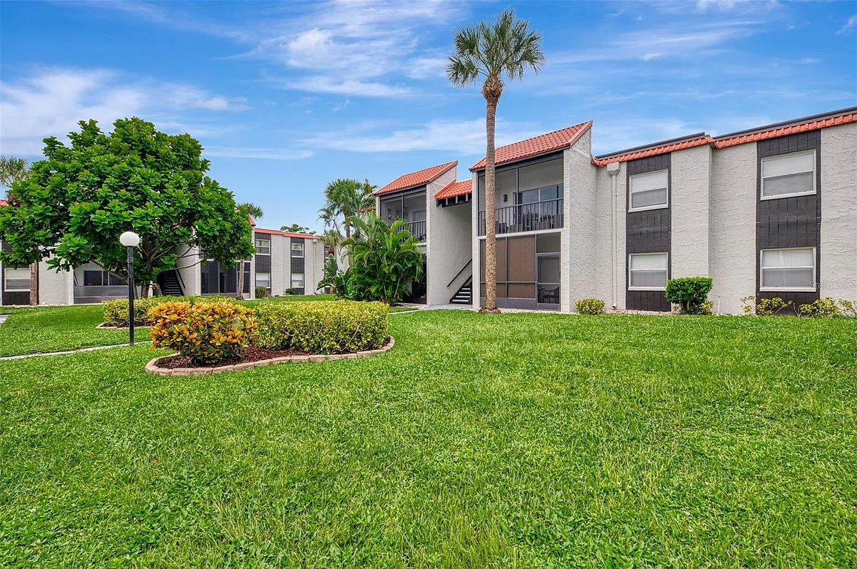 Building Photo - 3239 Beneva Rd #201