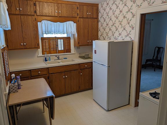 5th image of 86 Kingman Ave W