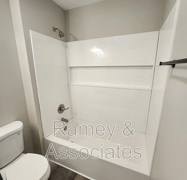 515 S 20th St — Photo 14