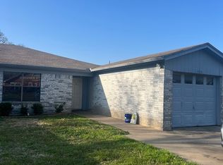 404 Inwood Rd, Azle, TX 76020