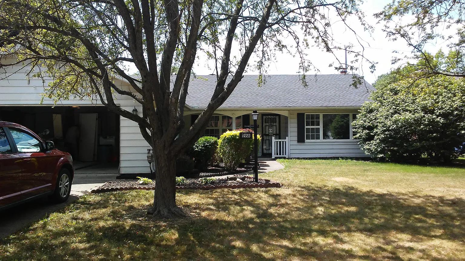 198 Tamarack Dr photo 1