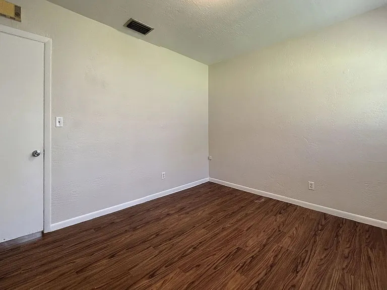 815 E Fort King St — Photo 16
