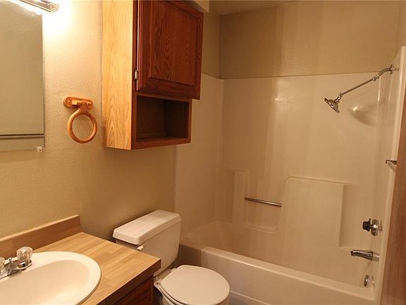 5th image of 708 NE 11th St