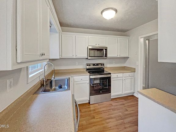 4th image of 1570 Clan Campbell Dr