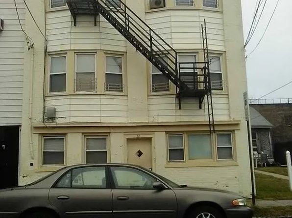 38 Edison St APT 3