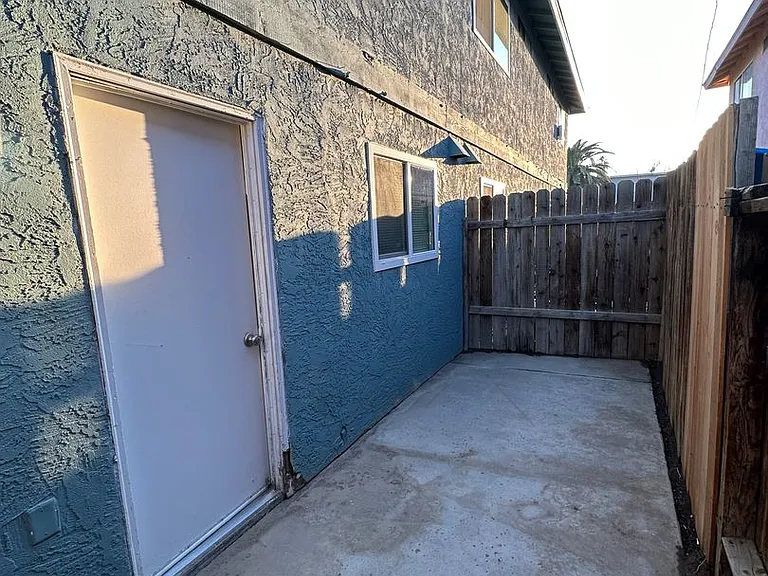 396 Adams St — Photo 6