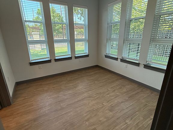 5th image of 1107 Shady Ln