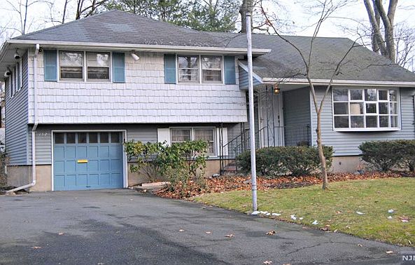 1st image of 152 Riverdale St