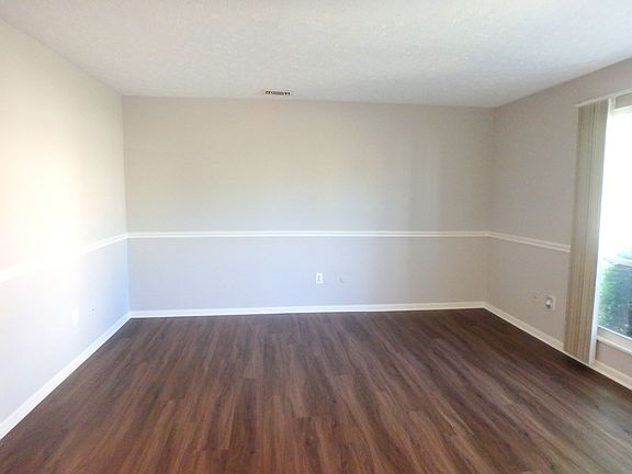 4th image of 2880 Foxwood Ct