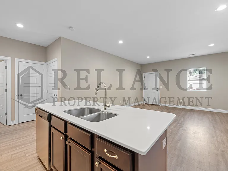 5525 S Victoria St — Photo 13