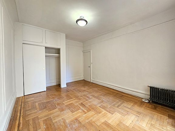 5th image of 664 W 163rd St APT 32