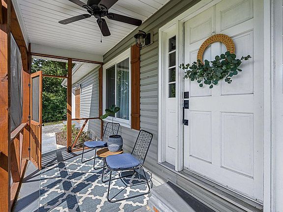 Cozy screened in front porch
