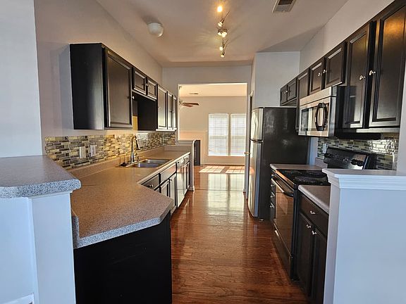 5th image of 223 Spring Crossing Cir