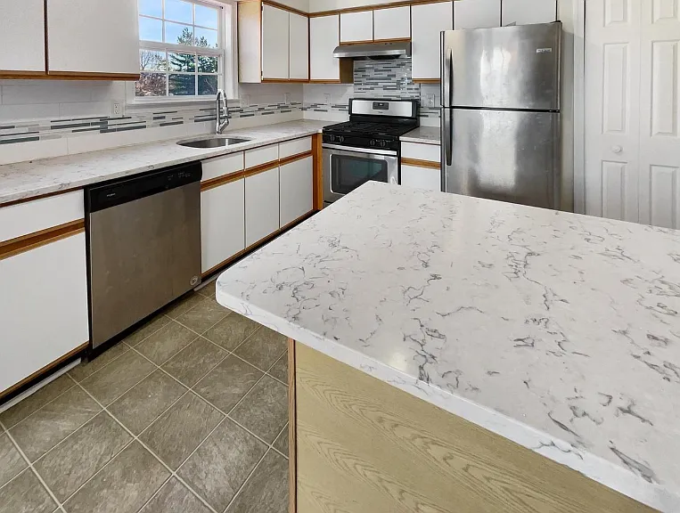 2541 Markham Ln — Photo 6