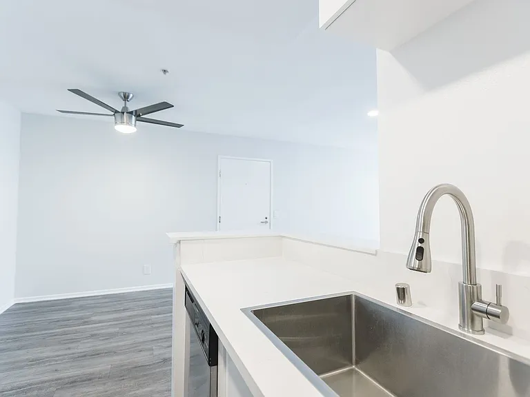 1223 Federal Ave — Photo 58