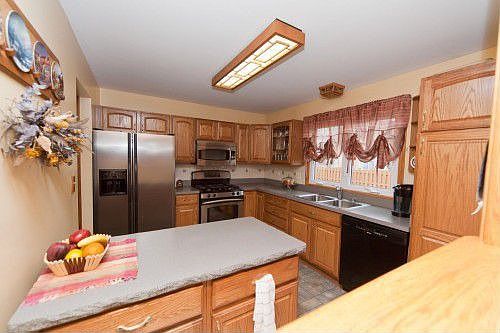 4th image of 291 E Country Dr